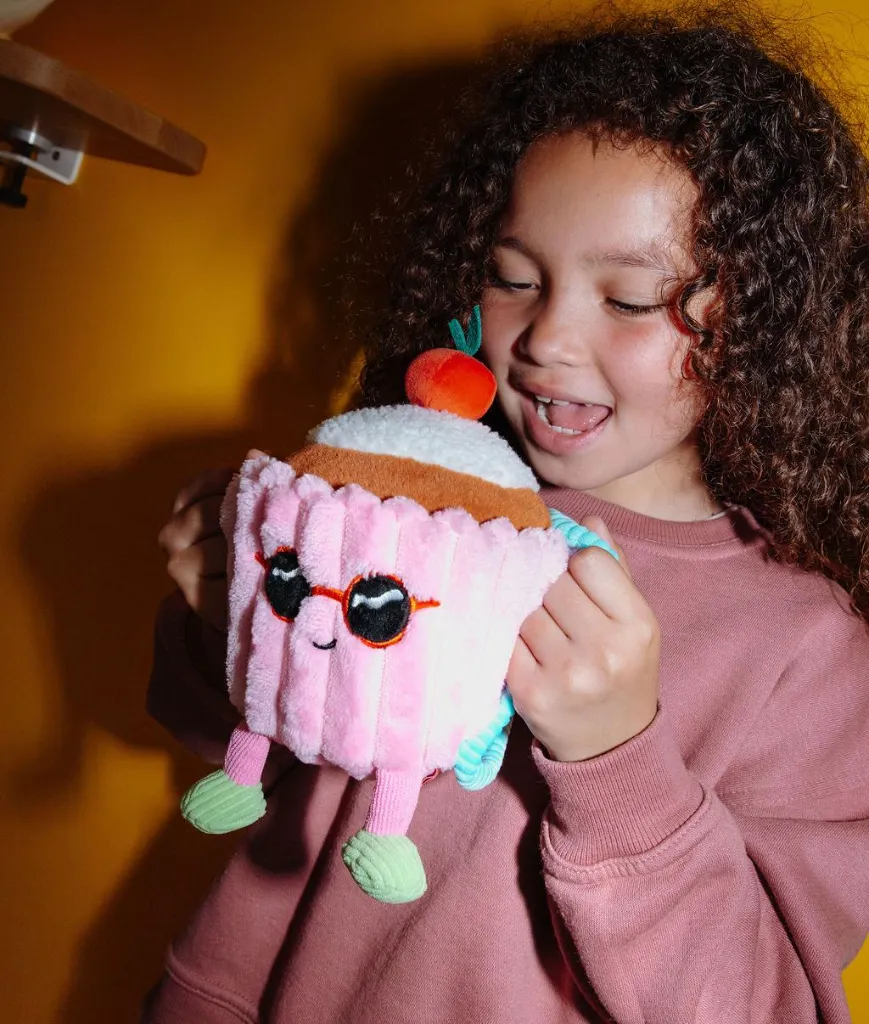 peluche-cherry-cake-enfants-057bc494.webp