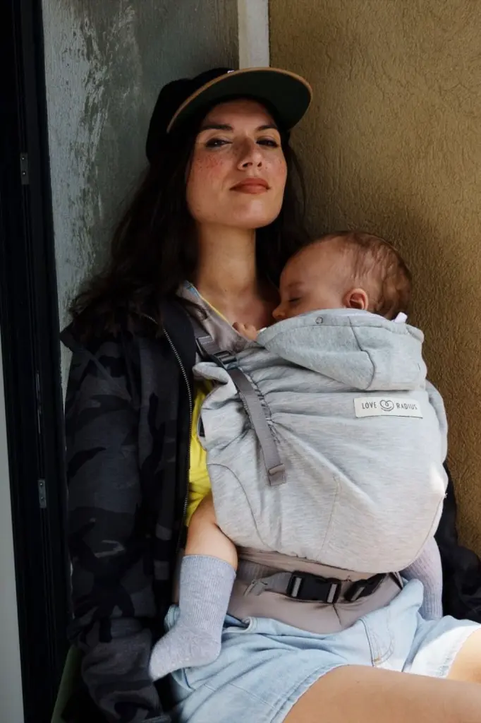 hoodiecarrier-2-gris-athletique (4).webp