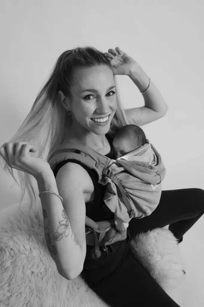 hoodiecarrier-2-gris-athletique (3).webp