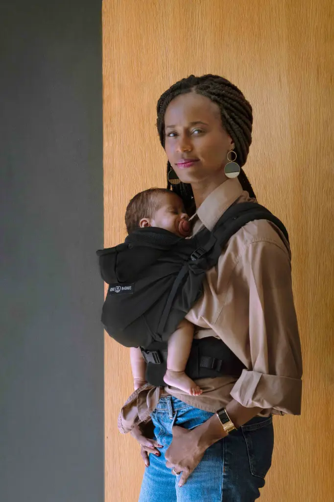 hoodiecarrier-2-black-forest (4).webp