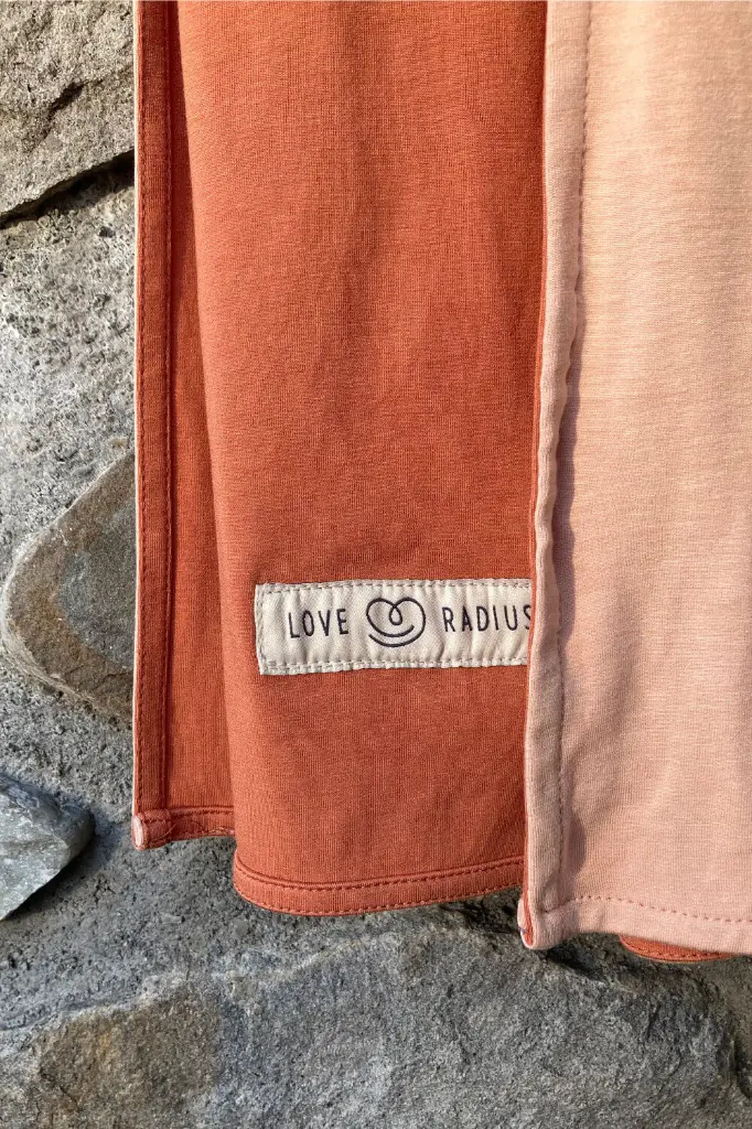 la-petite-echarpe-sans-noeud-nude-caramel-reversible (4).webp