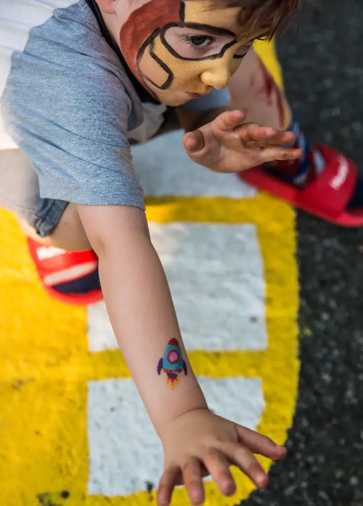 tatouage-enfant-mondes-intergalactiques-110317-2.webp
