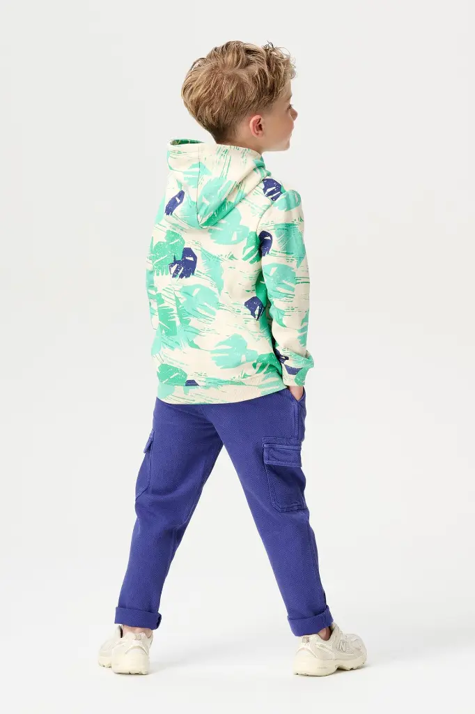 5511114_N261_IMAGE_MODEL_BACK.webp