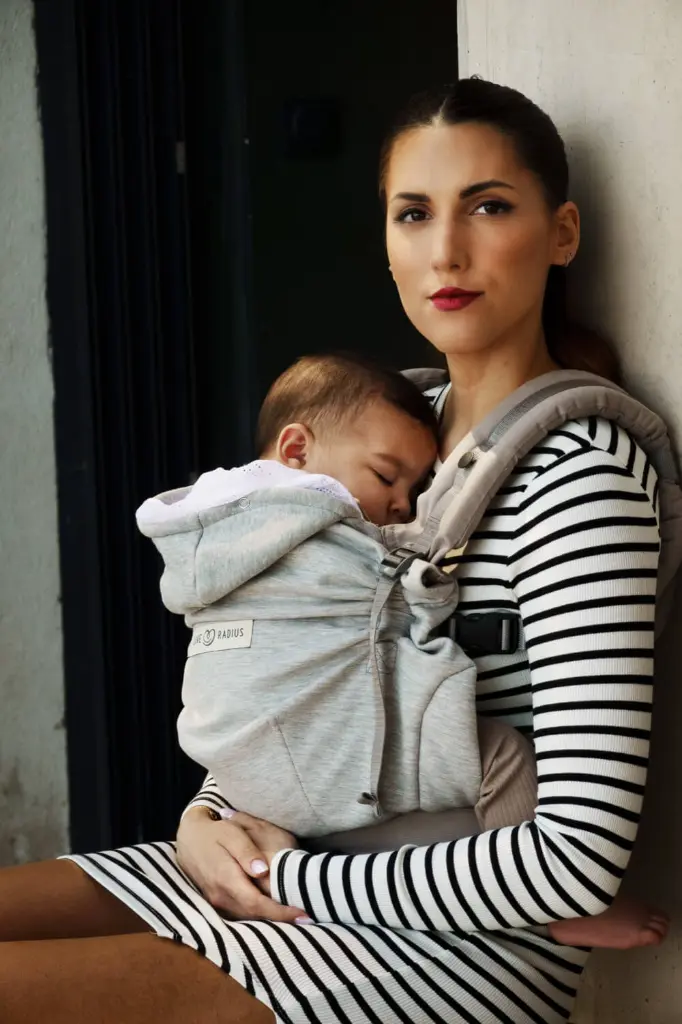 hoodiecarrier-2-gris-athletique (1).webp