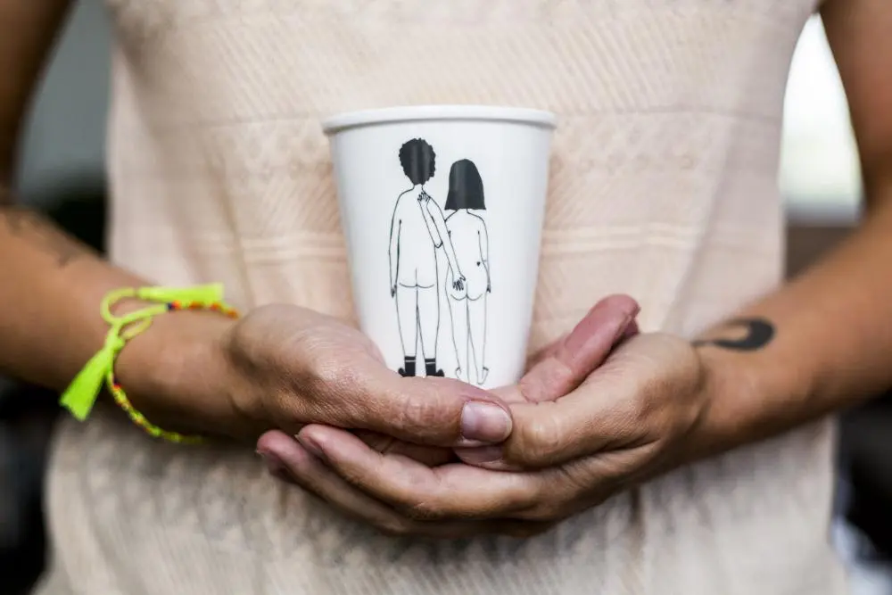 cup_nakedcoupleback1.webp