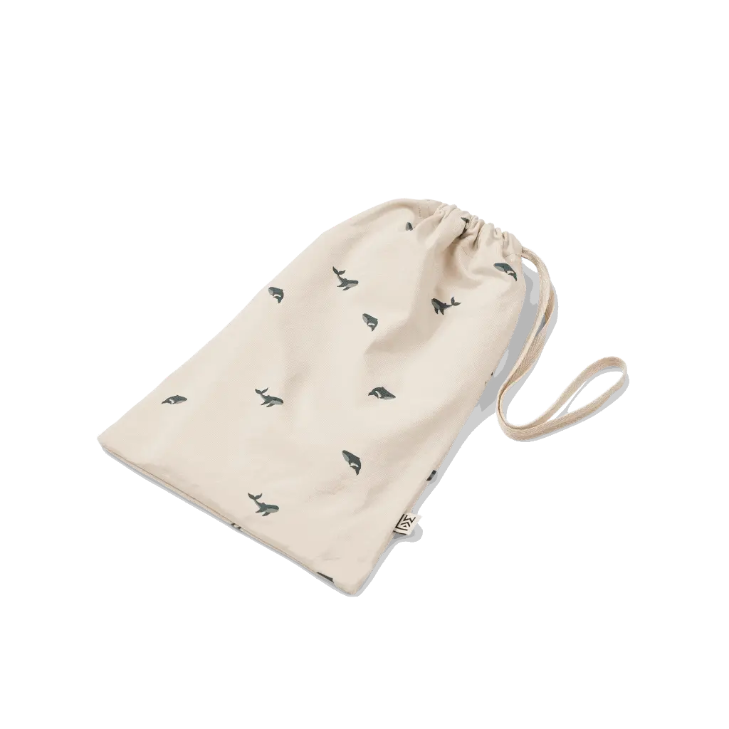 Birk_Printed_Pyjamas_Jumpsuit_LW20360_2507_Mini_whale_Sandy_2.webp