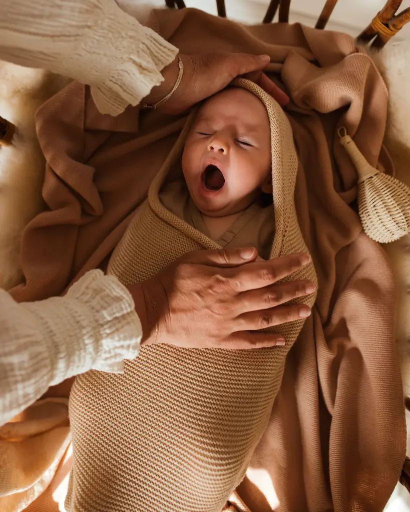 COCOON OAT 6- BABY YAWNING .webp