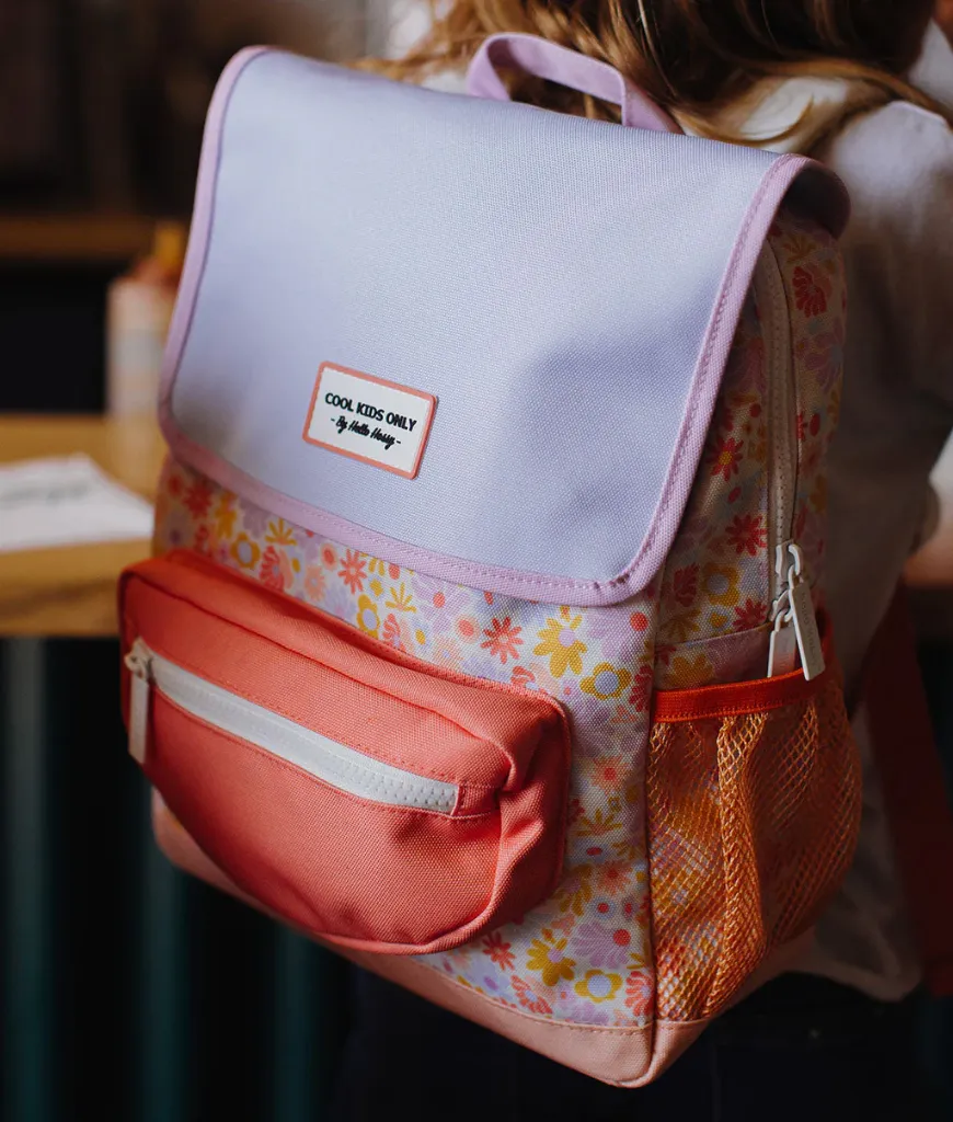 sac-a-dos-colore-enfants-imprime-fleurs-format-carre-hello-hossy.webp