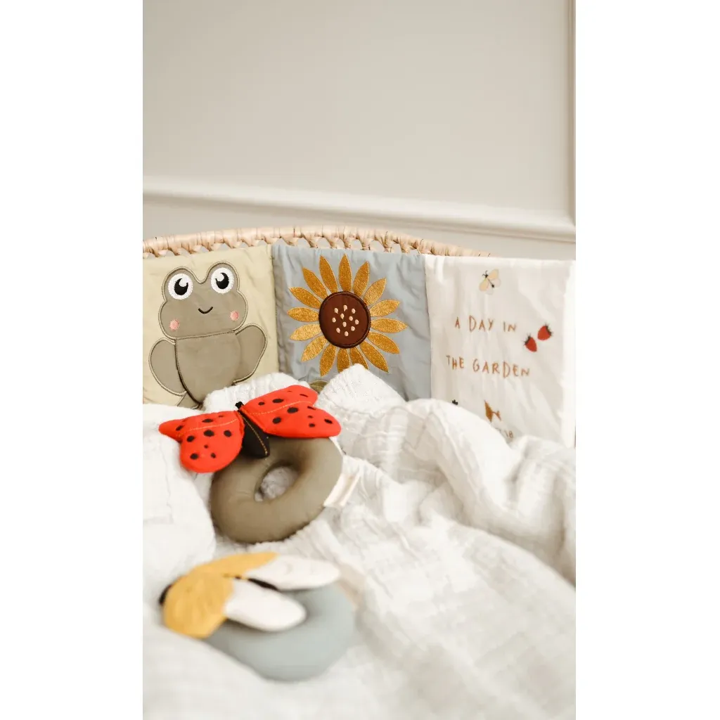 Rattle_-_Ladybug-Baby_Toys-FB1373-Mars_red-3_1800x1800.webp