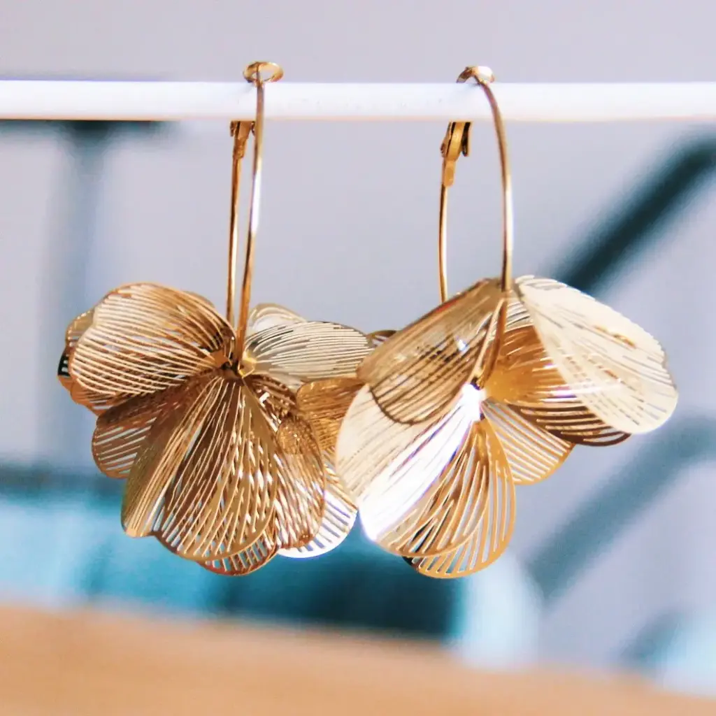 Boucles d'oreilles fine ornée de gracieuses fleurs - Bazou