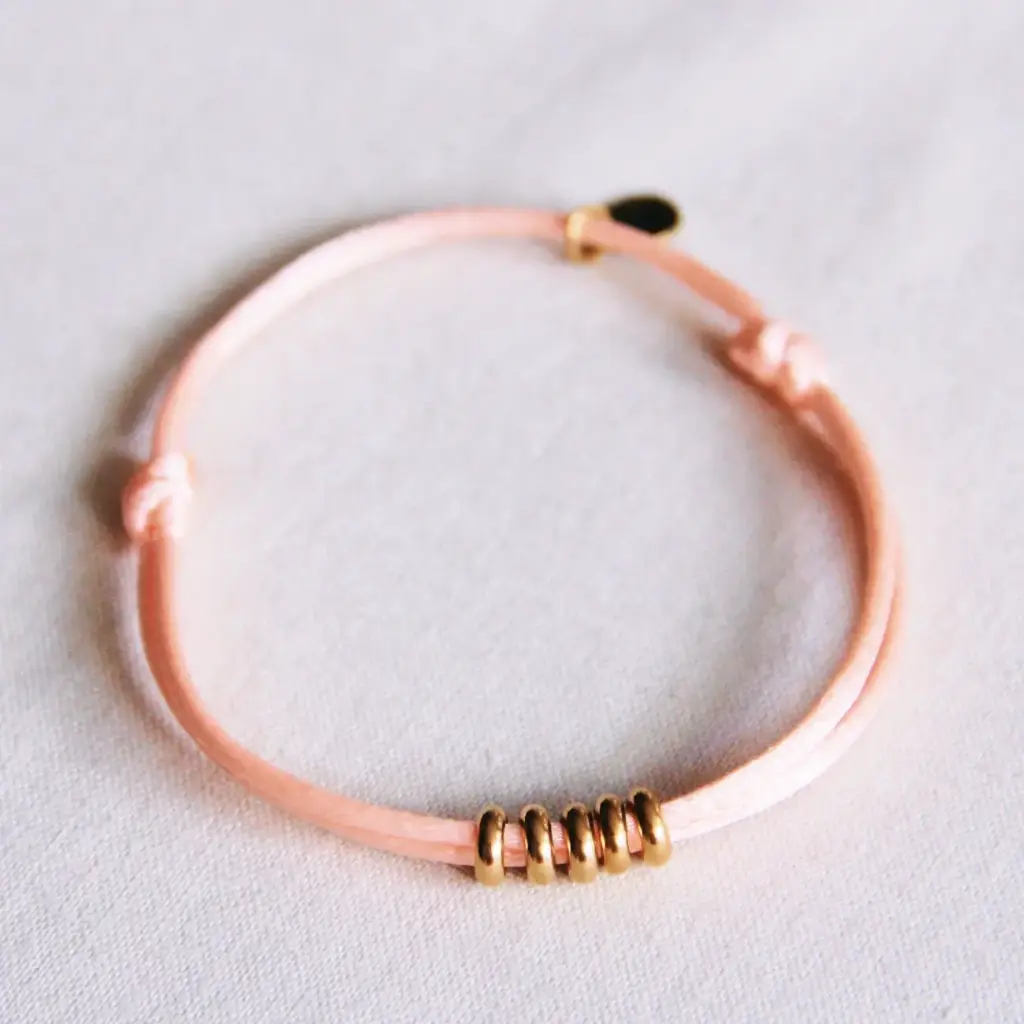 Bracelet en satin avec anneaux saumon doré - Bazou