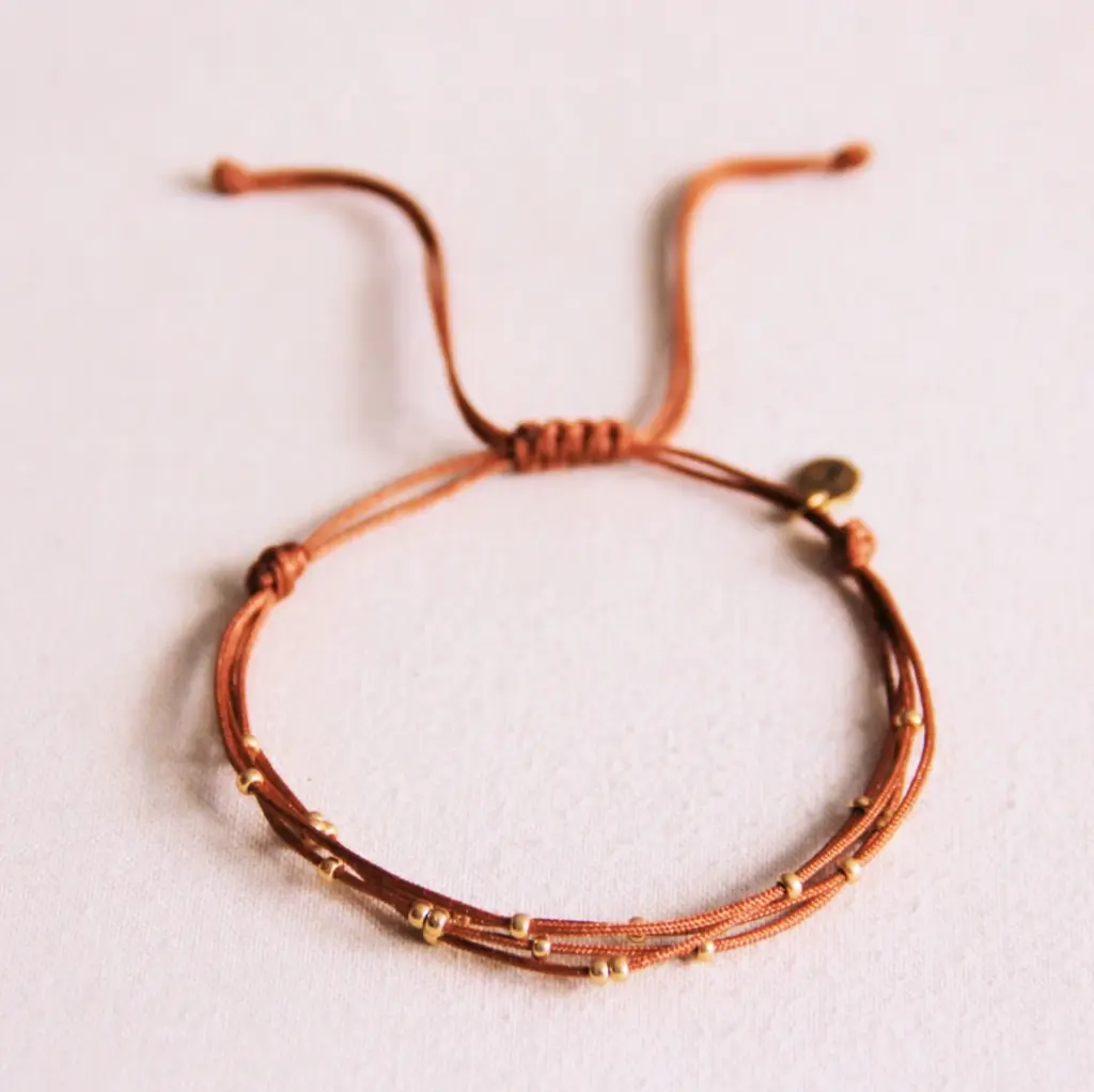 Viervoudige satijnen armband met parels Cognac - Bazou