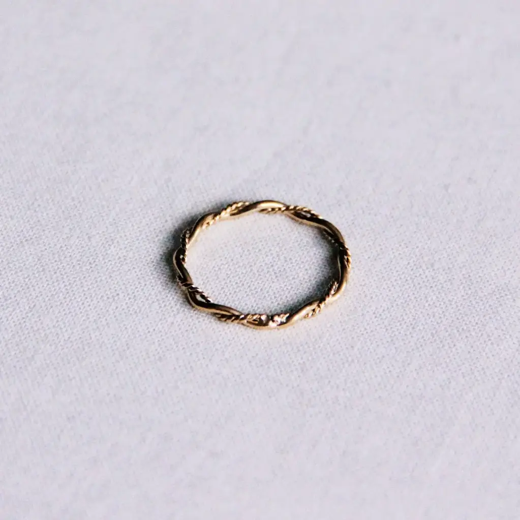 Minimalist Braided Gold-Plated Stainless Steel Ring - Bazou