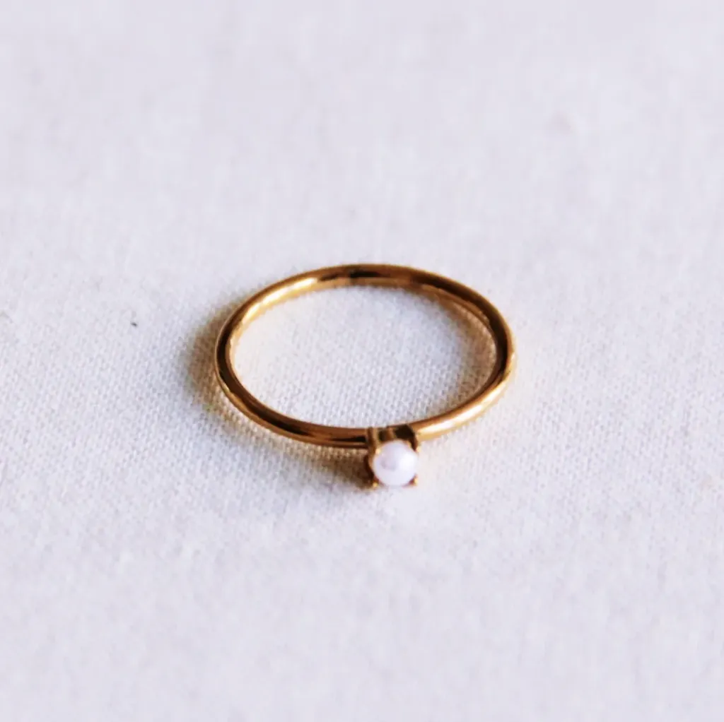 Minimalistische ring met mini-parel goud - Bazou