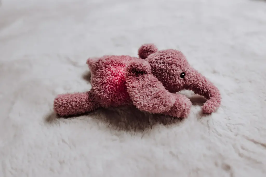 George (rose) - Veilleuse en peluche - Flow Amsterdam