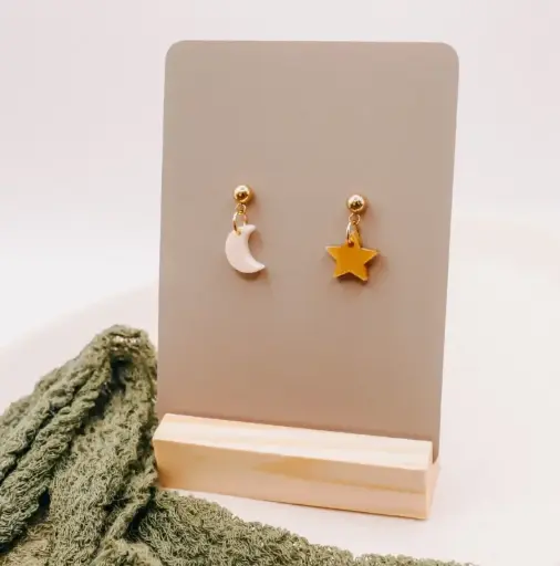 Boucles d'oreilles à tige Moon Star en acier inoxydable acrylique - Tilda & Theo